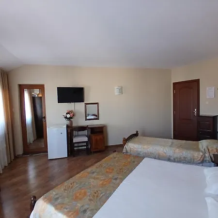 Zenith בית הארחה 4*