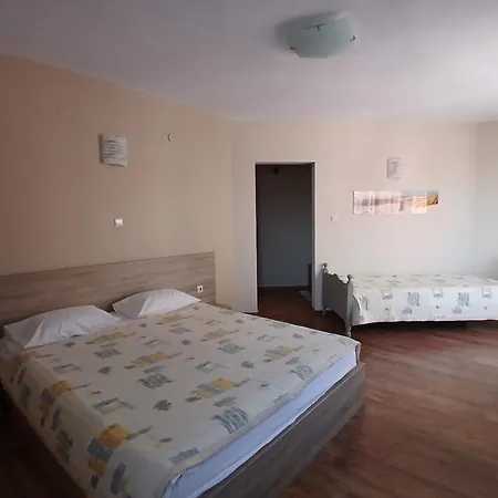 Zenith בית הארחה 4*