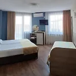 Zenith Penzion 4*